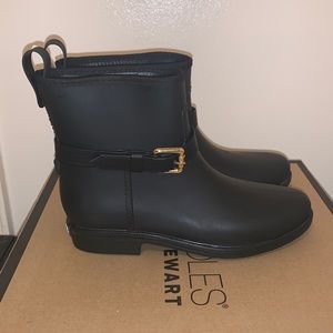 Brand new never worn rain/garden boots.